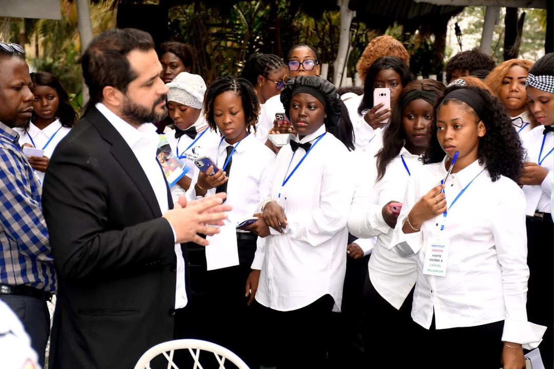 Échange entre la direction de l'Hôtel Millenium et les étudiants d'ADEFOR